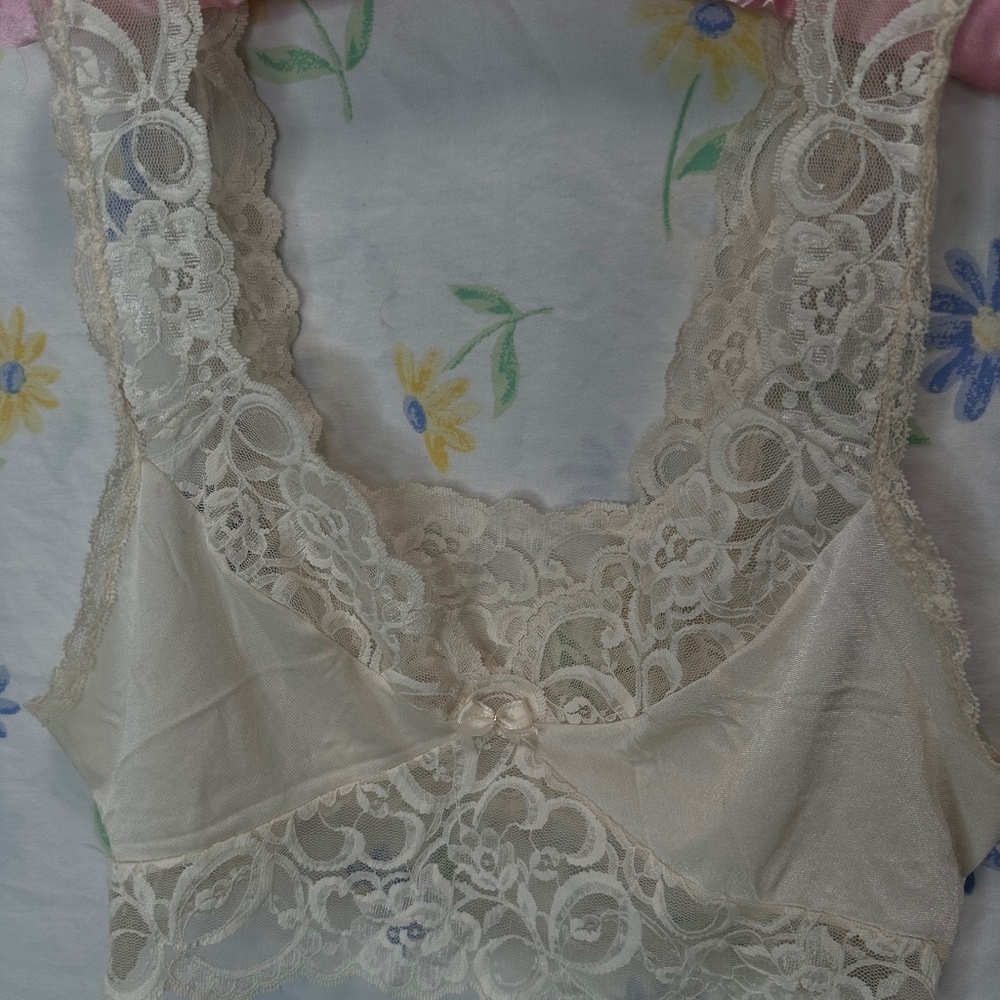 Shadow line vintage-style ivory lace large camisole bow